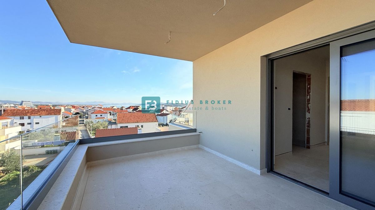 VODICE, novogradnja, 2. nad., 600 m do plaže, dvigalo, 3 spalnice