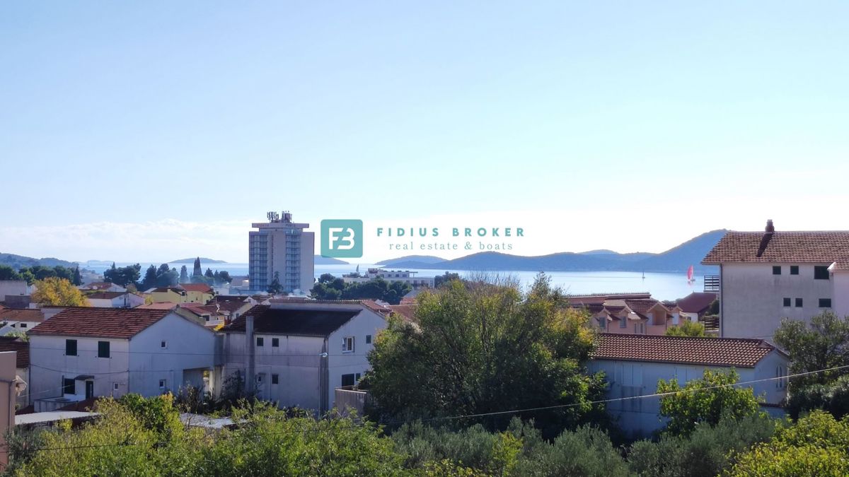 VODICE, novogradnja, 2. nad., 600 m do plaže, dvigalo, 3 spalnice