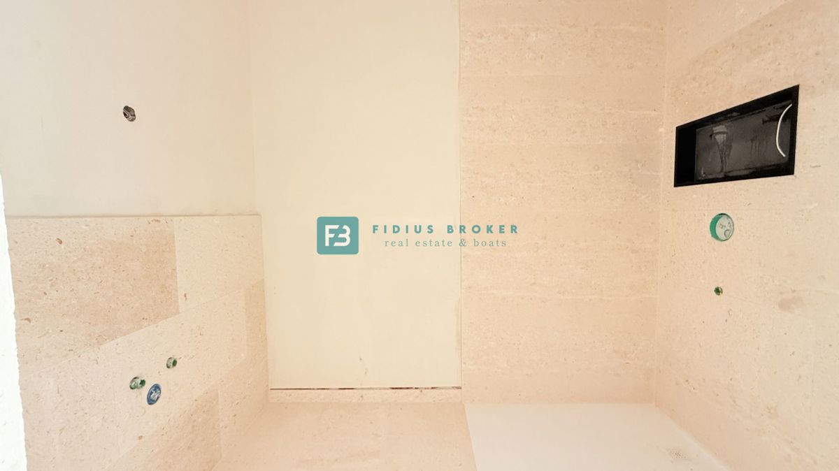 VODICE, novogradnja, 2. nad., 600 m do plaže, dvigalo, 3 spalnice