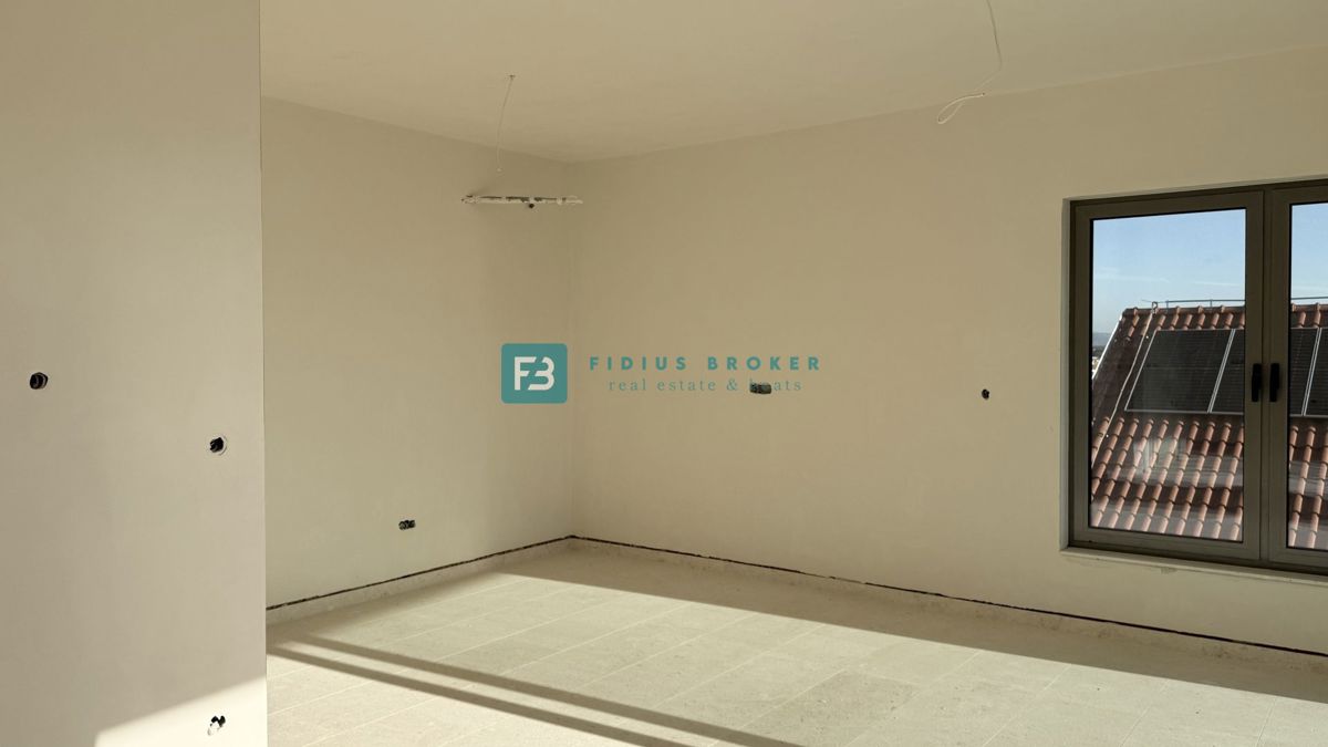 VODICE, novogradnja, 2. nad., 600 m do plaže, dvigalo, 3 spalnice