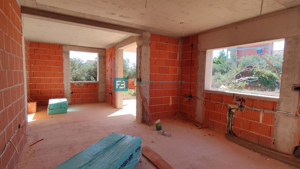 VODICE, novogradnja, pritličje, vrt 133 m2, mirna lokacija