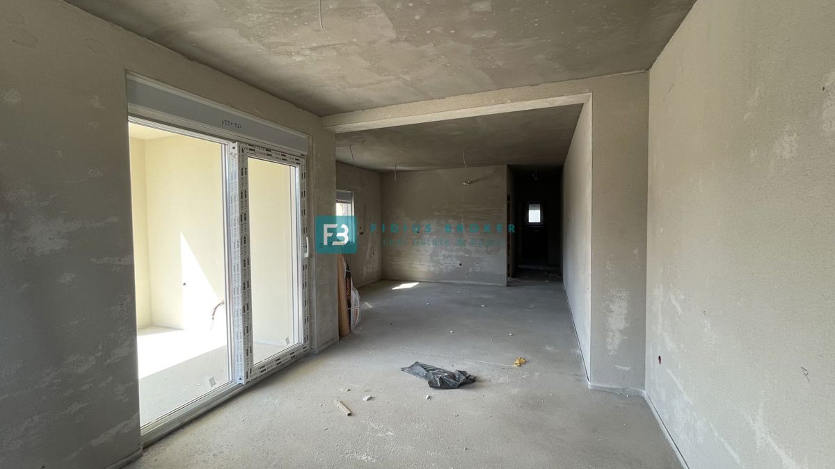 VODICE, novogradnja, pritličje, vrt 133 m2, mirna lokacija