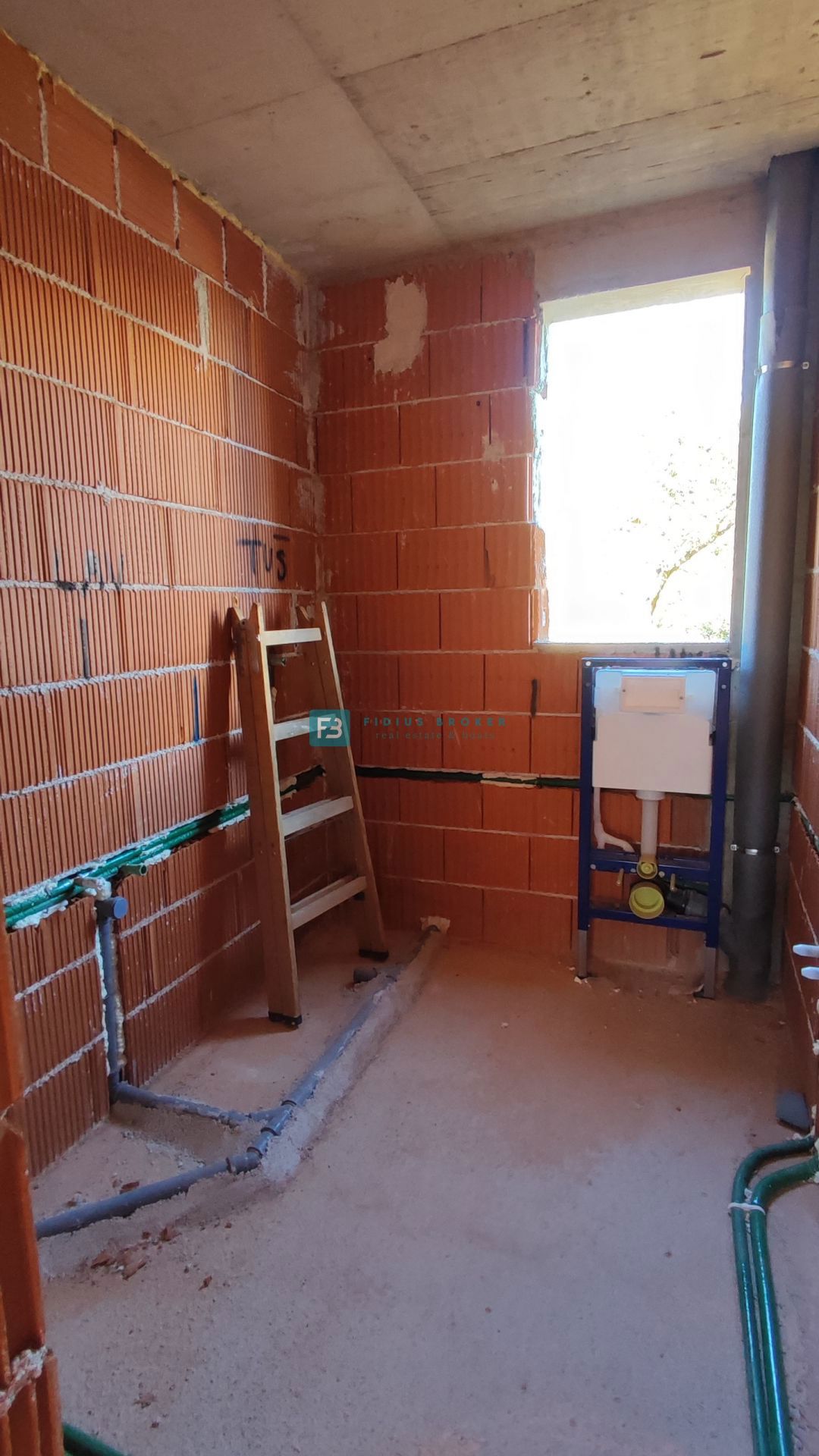 VODICE, novogradnja, pritličje, vrt 133 m2, mirna lokacija