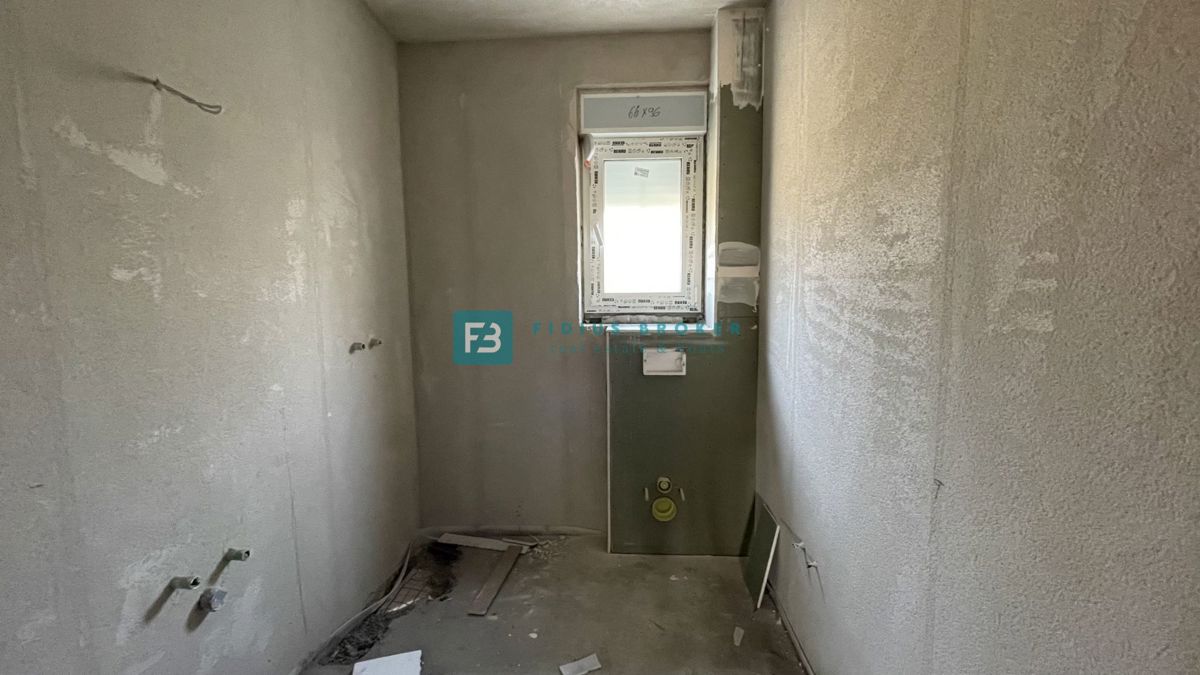 VODICE, novogradnja, pritličje, vrt 133 m2, mirna lokacija