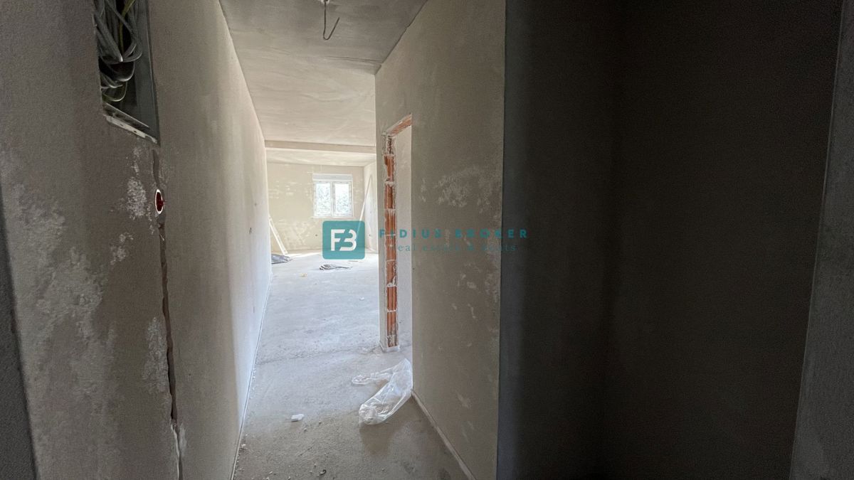 VODICE, novogradnja, pritličje, vrt 133 m2, mirna lokacija