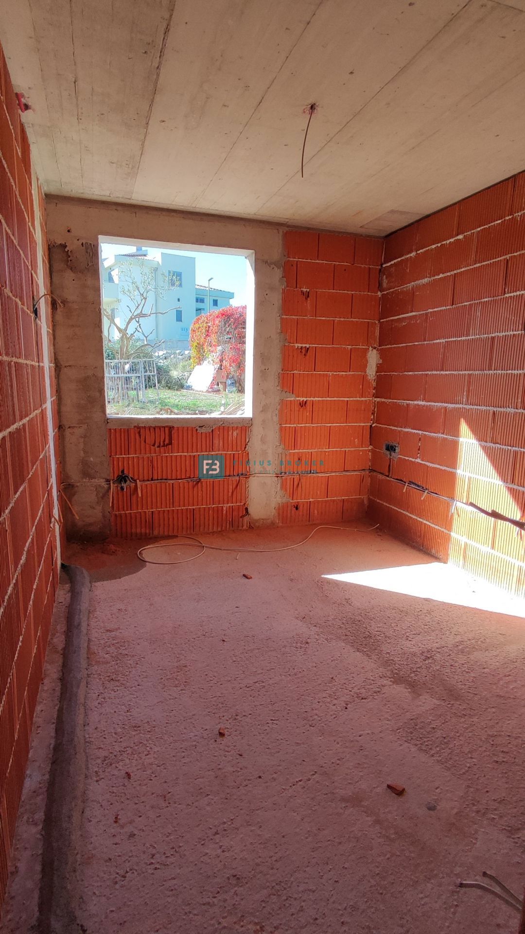 VODICE, novogradnja, pritličje, vrt 133 m2, mirna lokacija