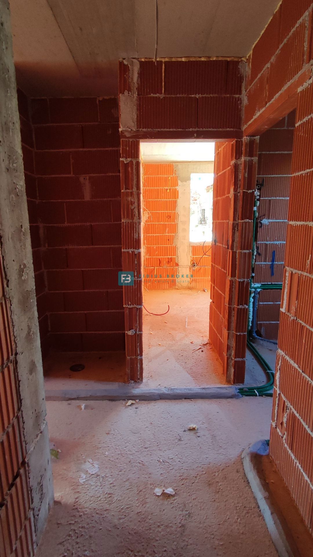 VODICE, novogradnja, pritličje, vrt 133 m2, mirna lokacija