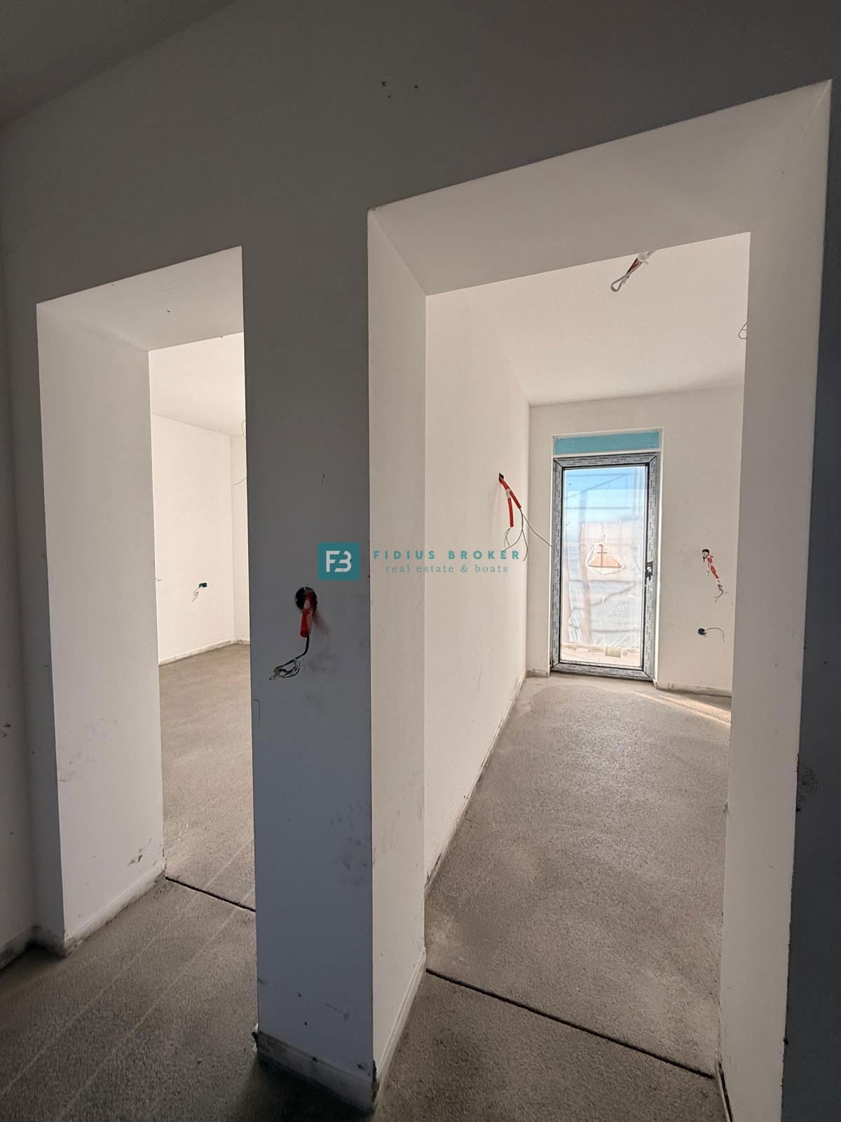 VODICE, novo, pritličje, bazen, vrt 161 m2, 3 spalnice, shramba