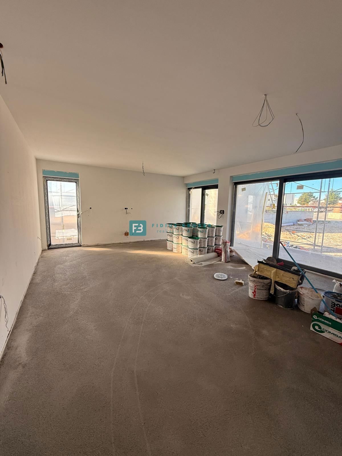 VODICE, novo, pritličje, bazen, vrt 161 m2, 3 spalnice, shramba