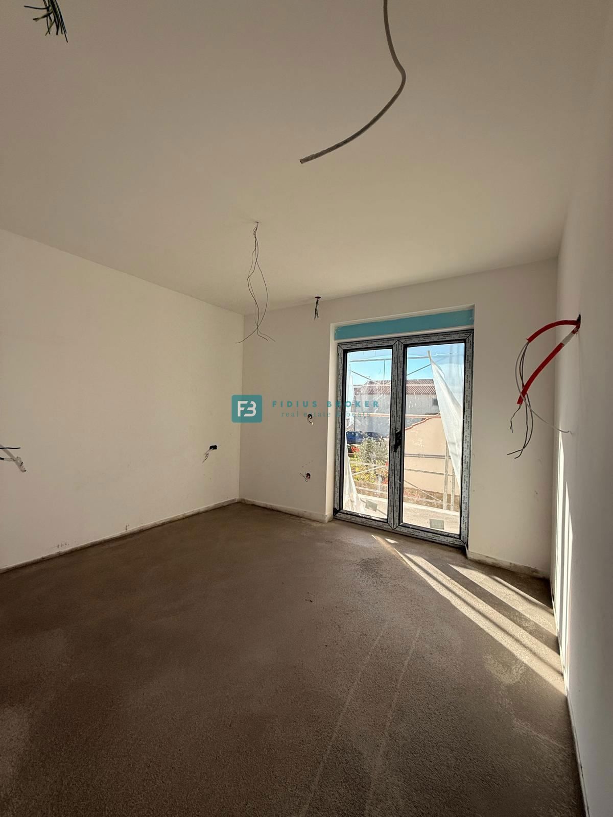 VODICE, novo, pritličje, bazen, vrt 161 m2, 3 spalnice, shramba