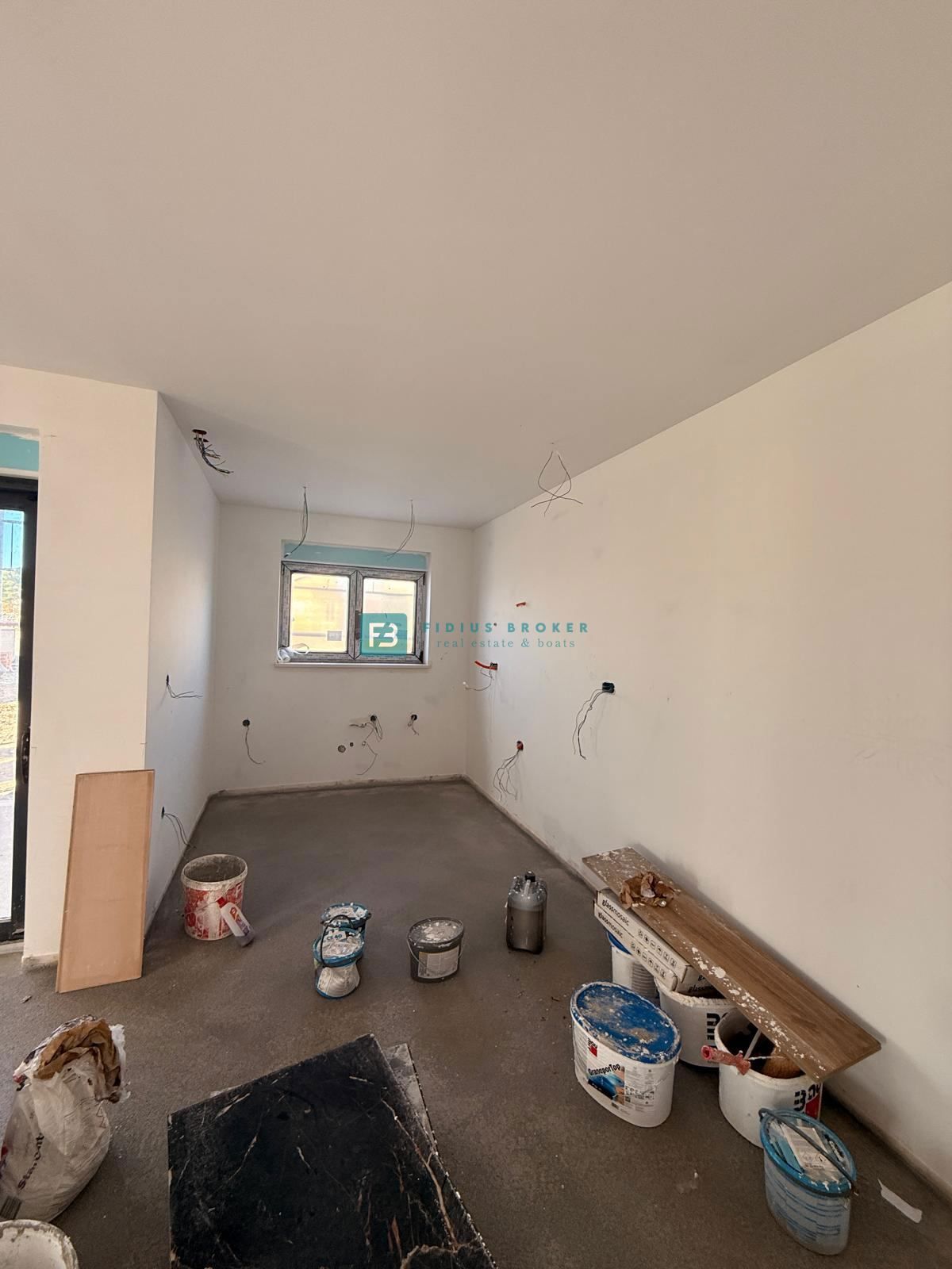 VODICE, novo, pritličje, bazen, vrt 161 m2, 3 spalnice, shramba