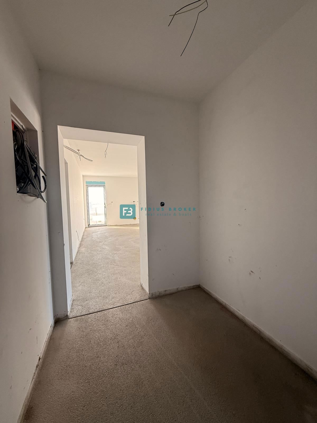 VODICE, novo, pritličje, bazen, vrt 161 m2, 3 spalnice, shramba