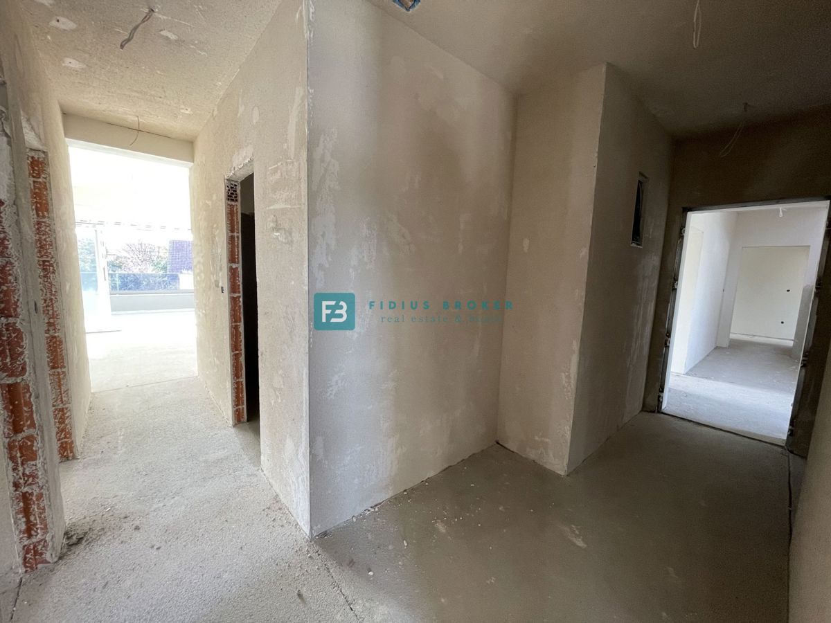 VODICE - SRIMA, novogradnja, 300 m od plaže, 3 spalnice