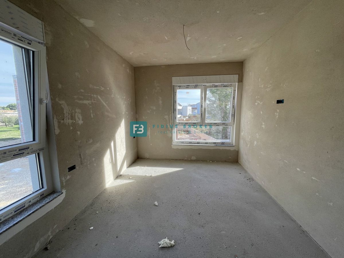 VODICE - SRIMA, novogradnja, 300 m od plaže, 3 spalnice