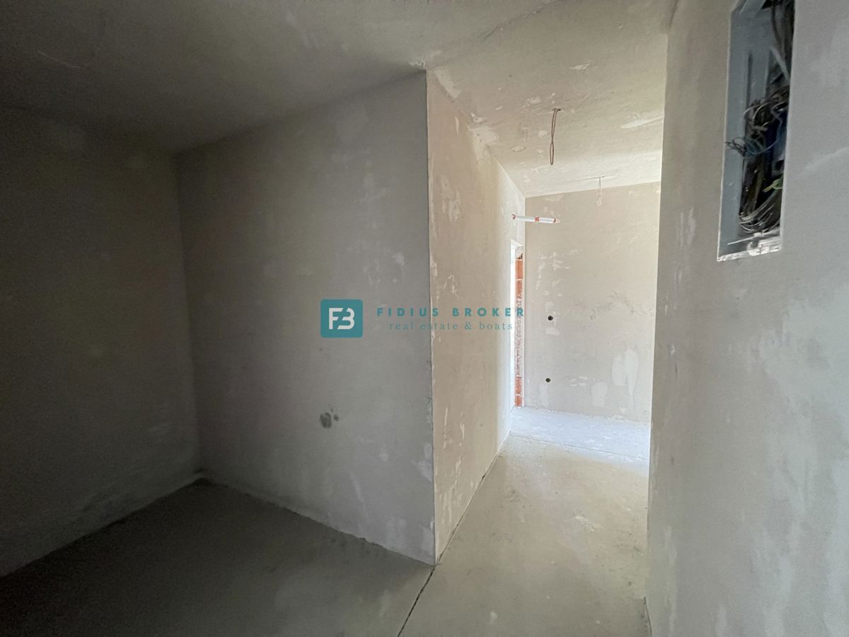 VODICE - SRIMA, novogradnja, 300 m od plaže, 3 spalnice