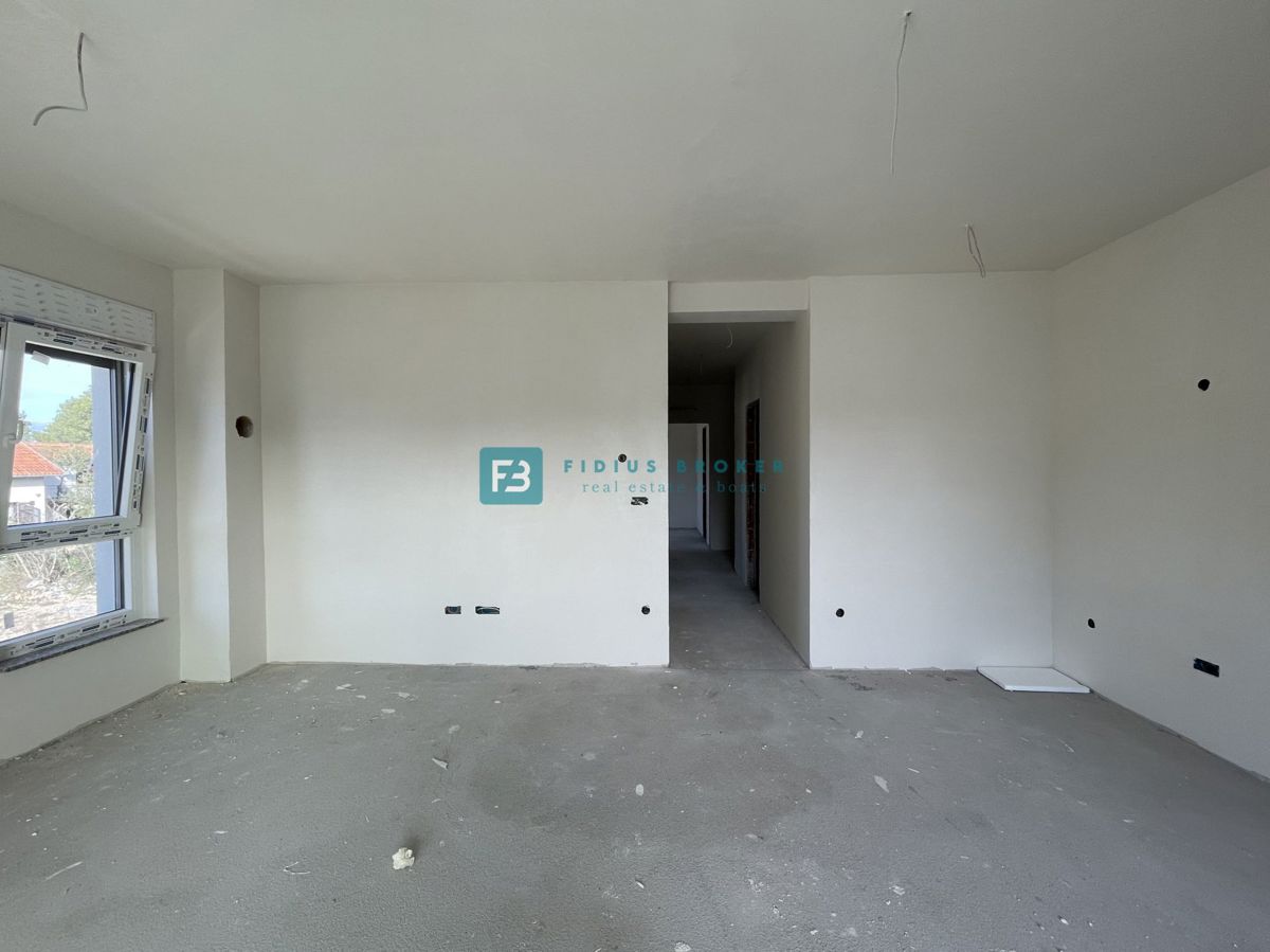 VODICE - SRIMA, novogradnja, 300 m od plaže, 3 spalnice