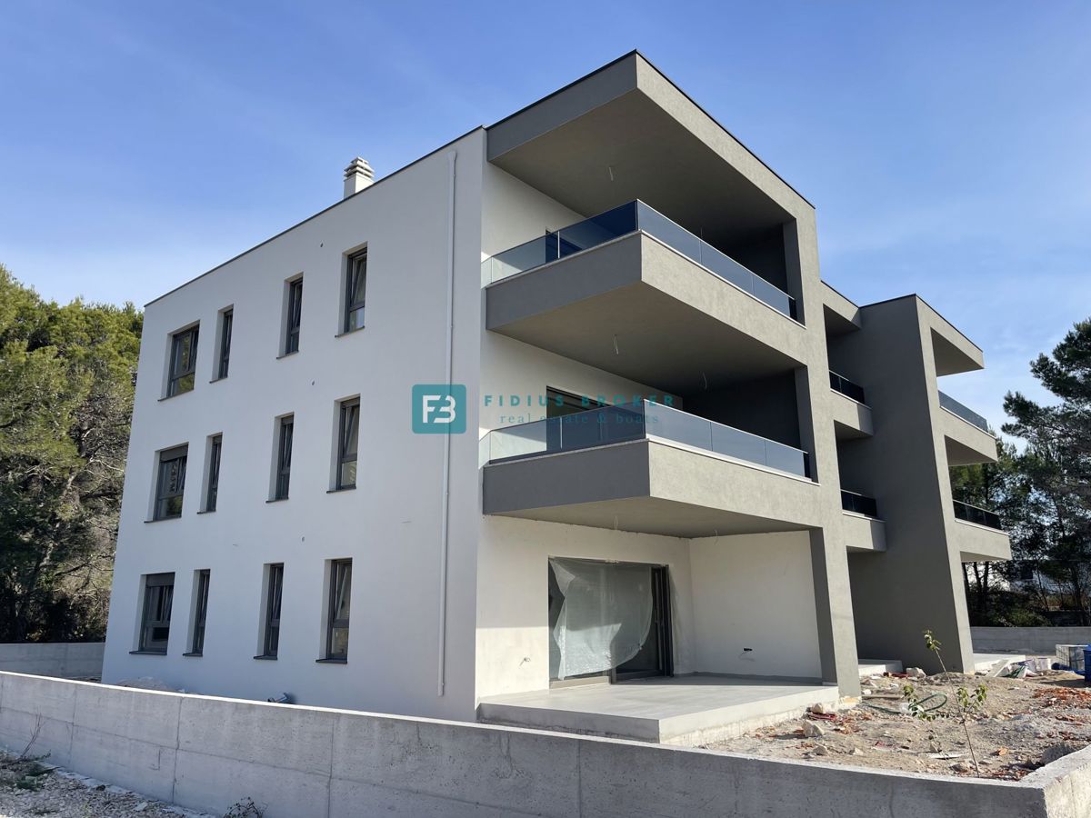 VODICE - SRIMA, novogradnja, 300 m od plaže, 3 spalnice