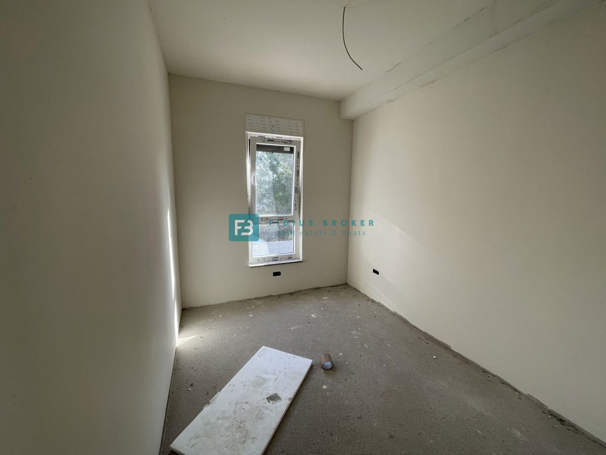 VODICE - SRIMA, novogradnja, 300 m od plaže, 3 spalnice