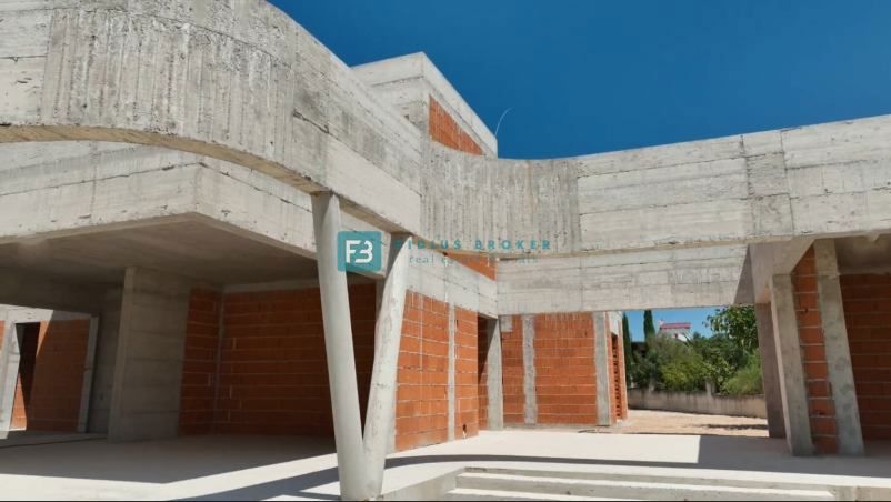 VODICE, nova, moderna atraktivna vila, bazen, savna, garaža, Roh-Bau faza