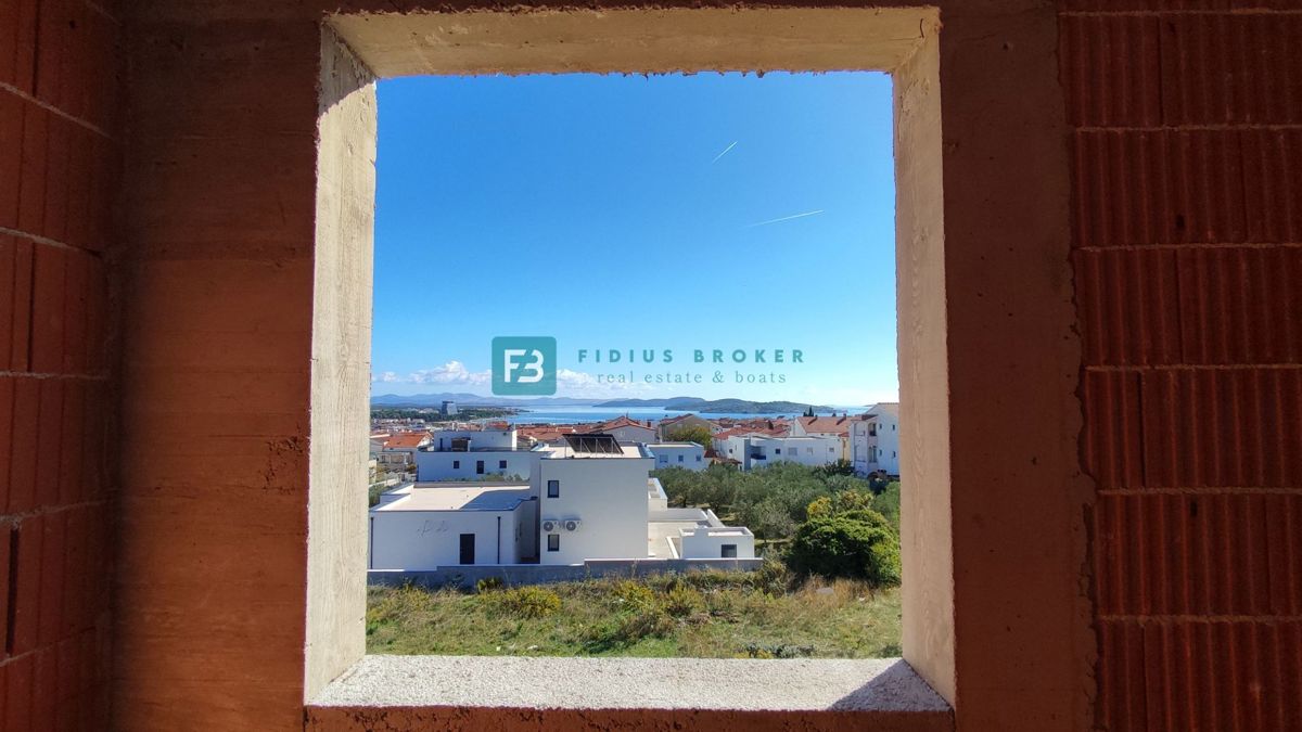 VODICE, novogradnja, 2. nadstropje, pogled na morje, terasa, shramba