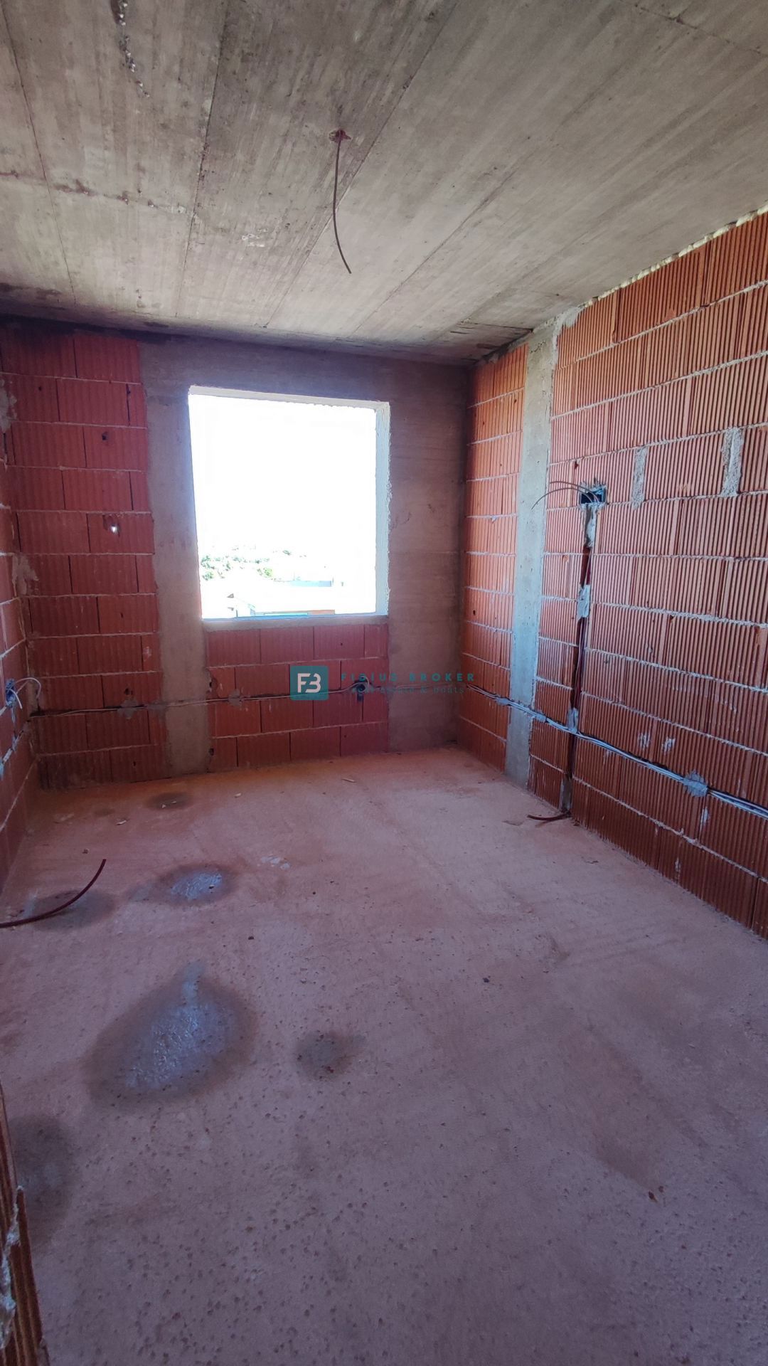 VODICE, novogradnja, 2. nadstropje, pogled na morje, terasa, shramba