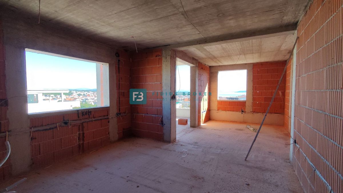 VODICE, novogradnja, 2. nadstropje, pogled na morje, terasa, shramba