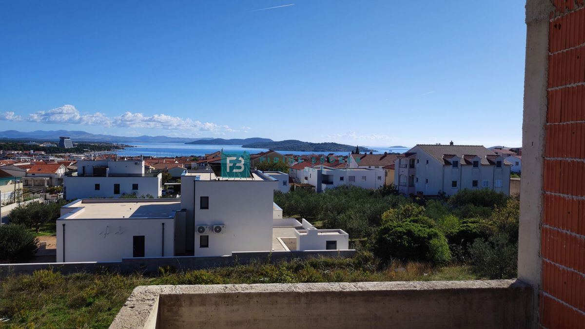 VODICE, novogradnja, 2. nadstropje, pogled na morje, terasa, shramba