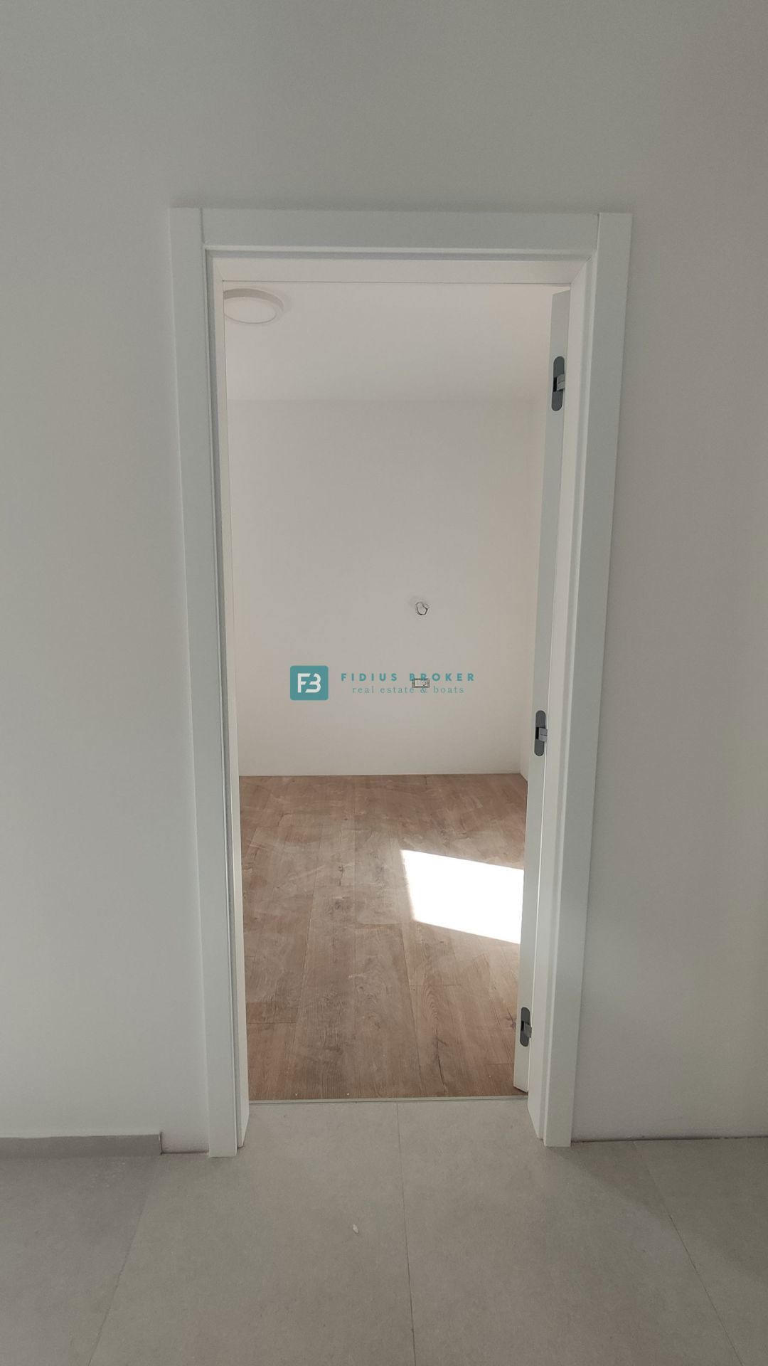 VODICE, novogradnja, pritličje, moderno stanovanje, 650 m do plaže