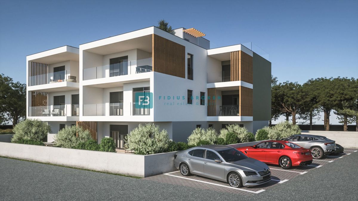 VODICE, novogradnja, pritličje, moderno stanovanje, 650 m do plaže