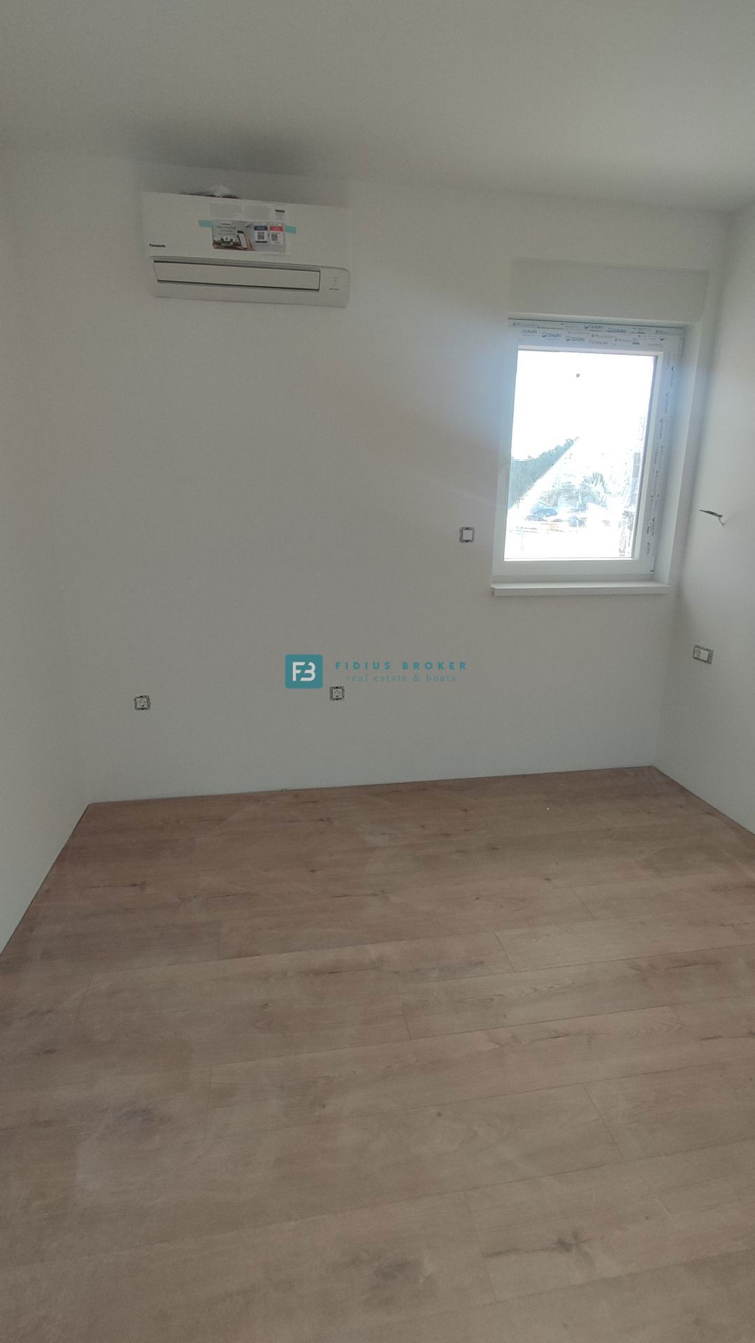 VODICE, novogradnja, pritličje, moderno stanovanje, 650 m do plaže