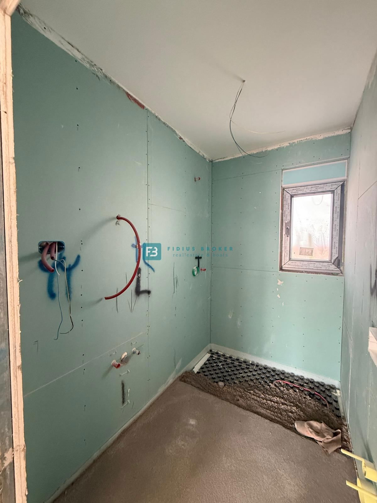 VODICE, novogradnja, 1. nadstropje, 3 spalnice, pogled na morje, shramba