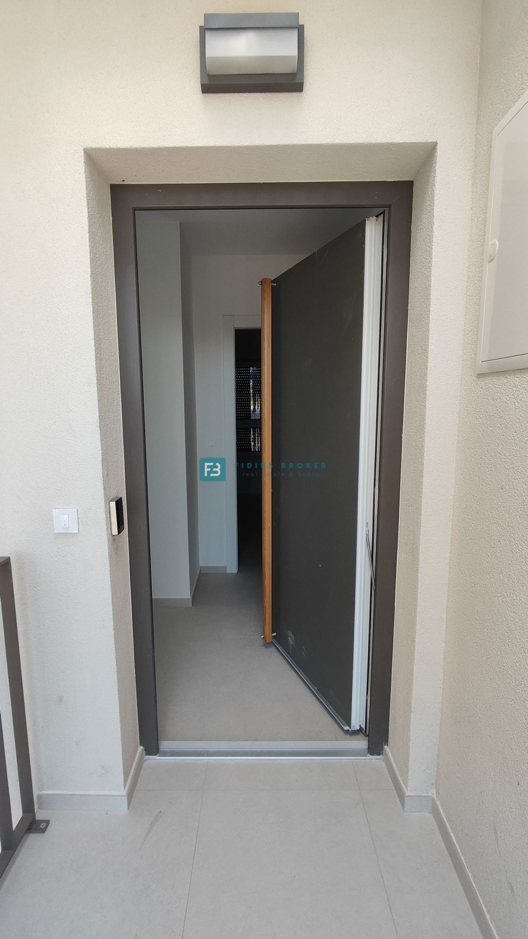 VODICE, novogradnja, 350 m od plaže, 2. nad., pogled na morje