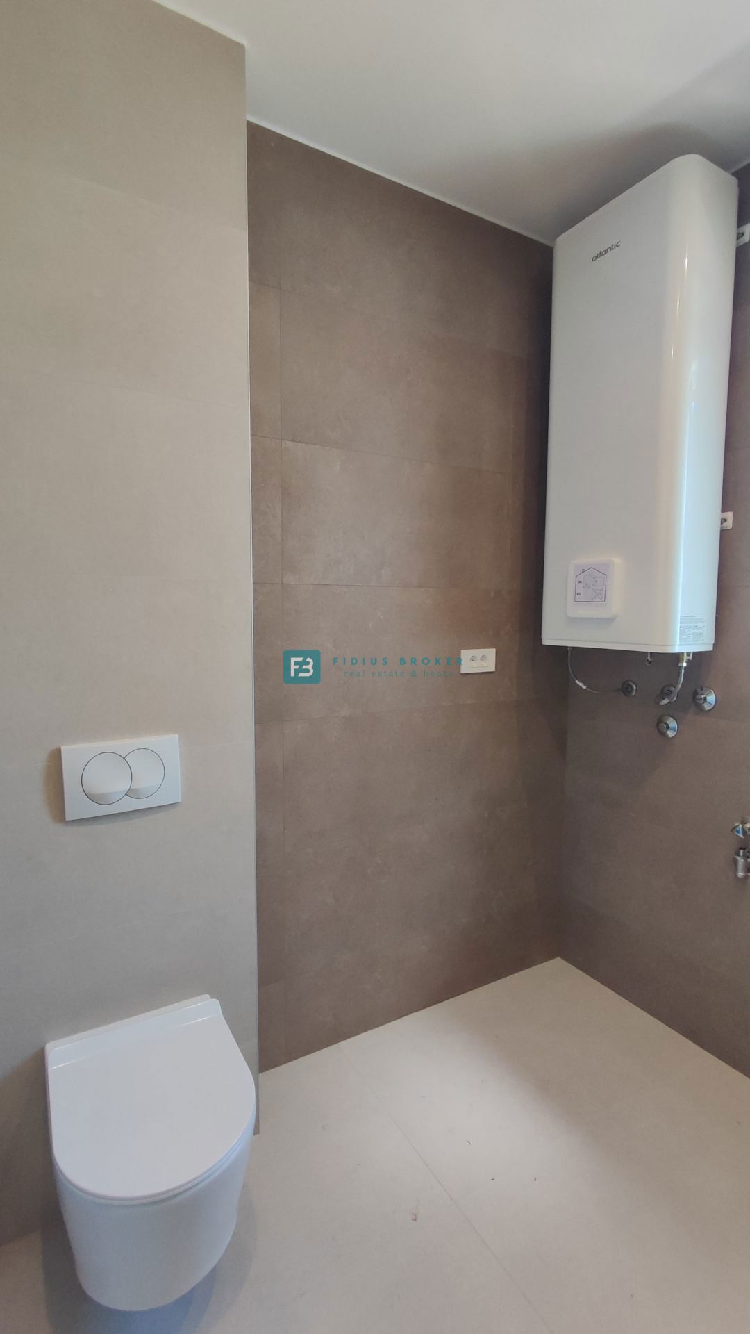 VODICE, novogradnja, 350 m od plaže, 2. nad., pogled na morje