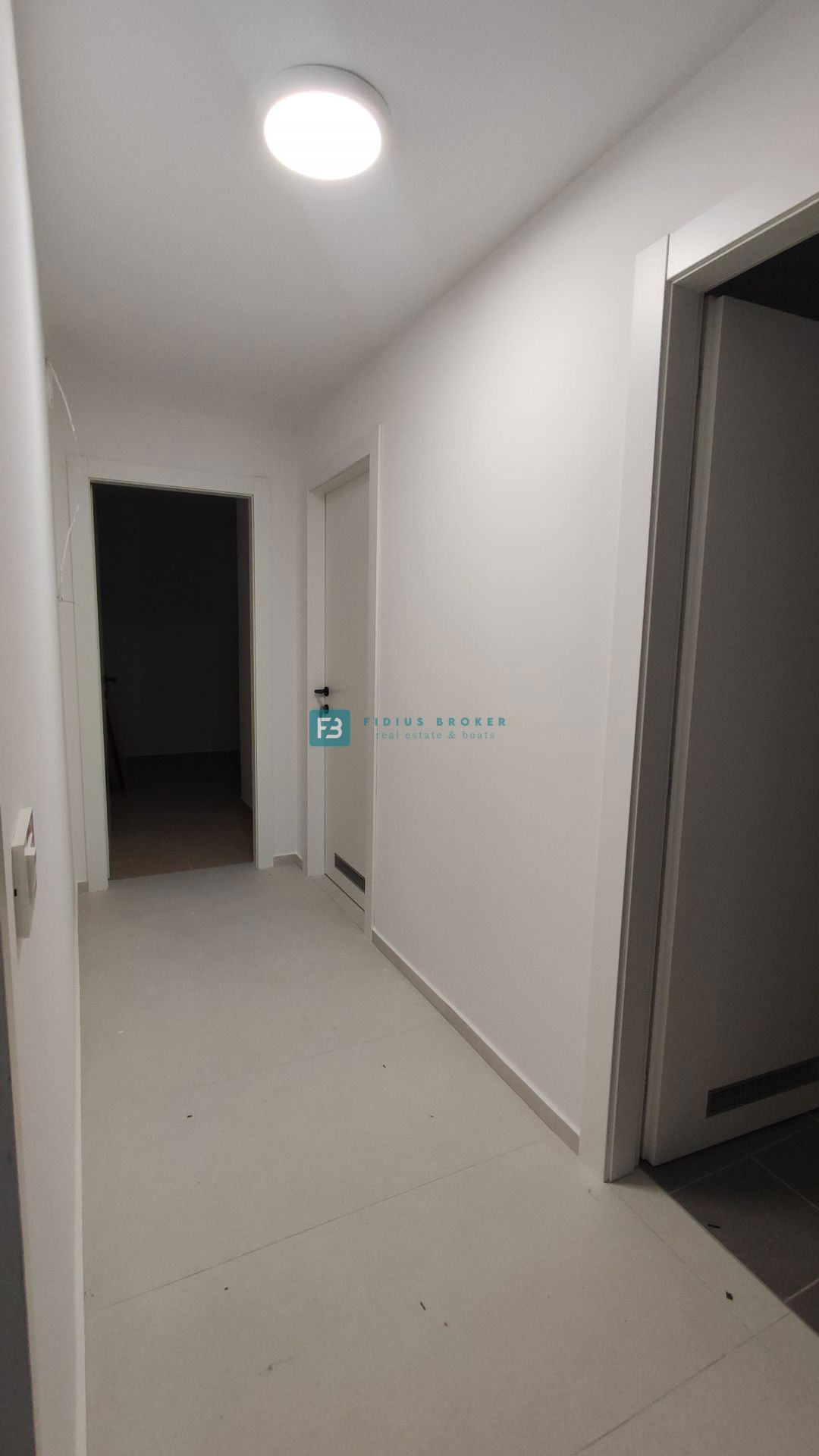 VODICE, novogradnja, 350 m od plaže, 2. nad., pogled na morje