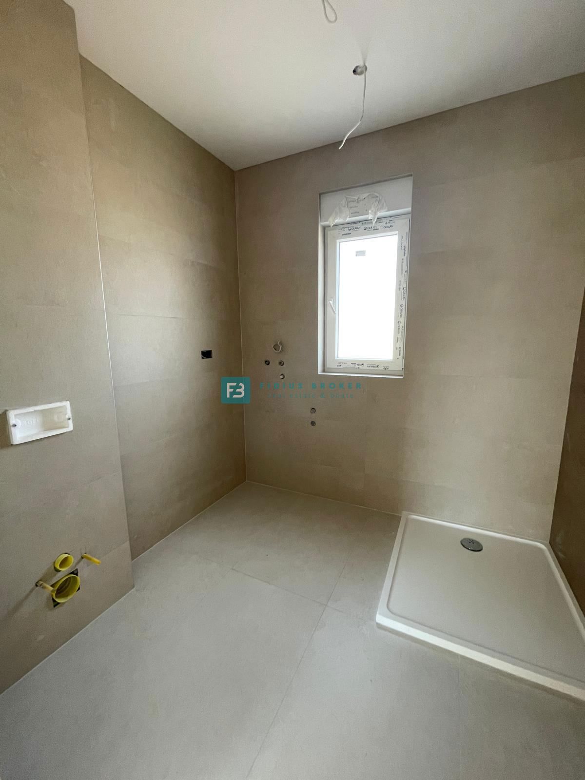 VODICE, novogradnja, 350 m od plaže, 2. nad., pogled na morje