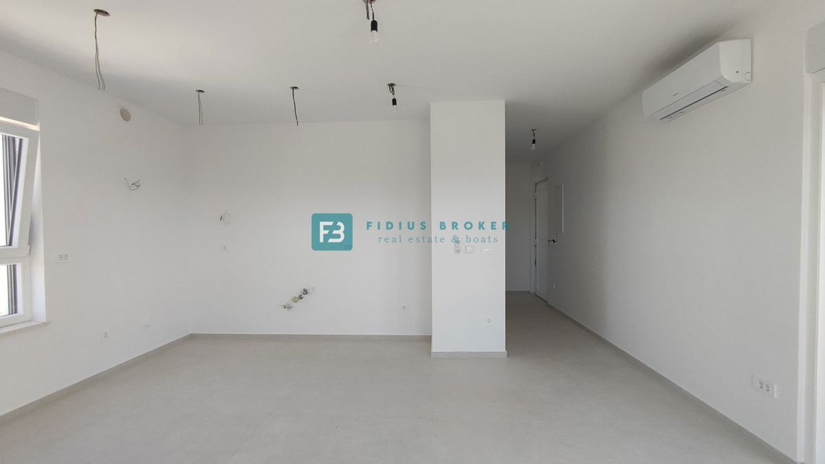 VODICE, novogradnja, 350 m od plaže, 2. nad., pogled na morje