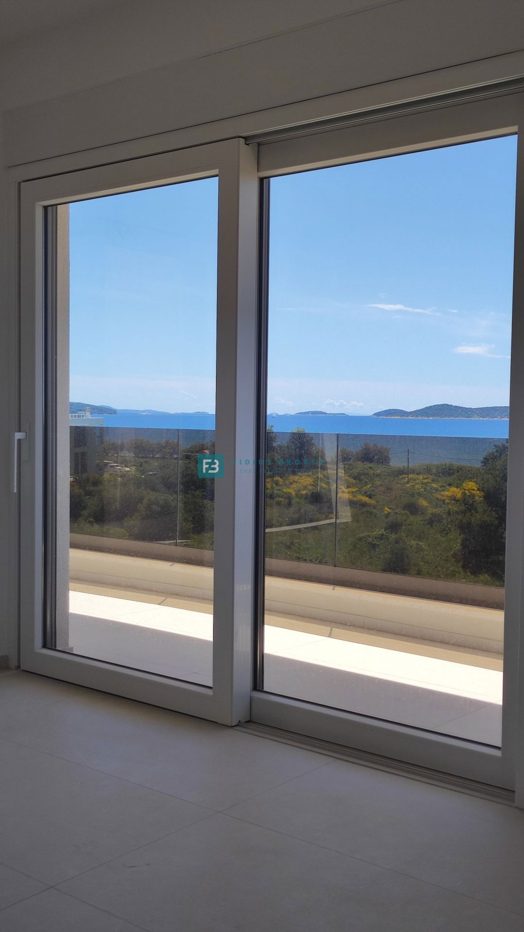 VODICE, novogradnja, 350 m od plaže, 2. nad., pogled na morje