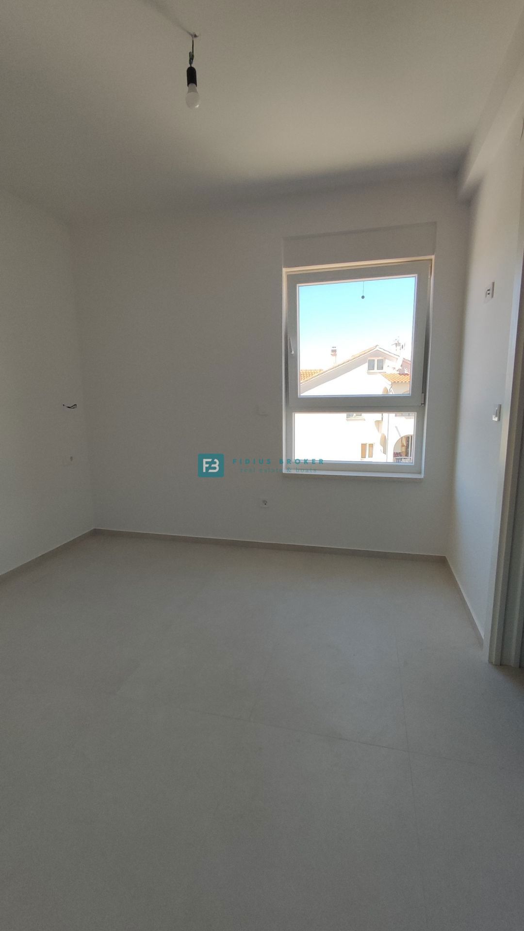 VODICE, novogradnja, 350 m od plaže, 2. nad., pogled na morje