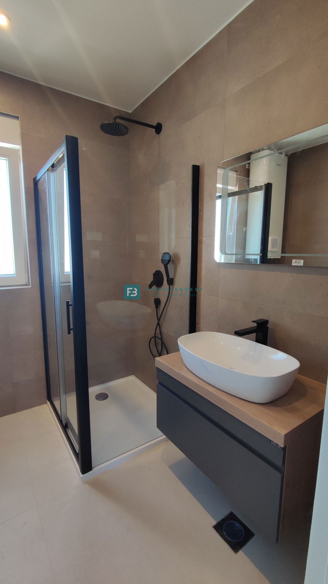 VODICE, novogradnja, 350 m od plaže, 2. nad., pogled na morje