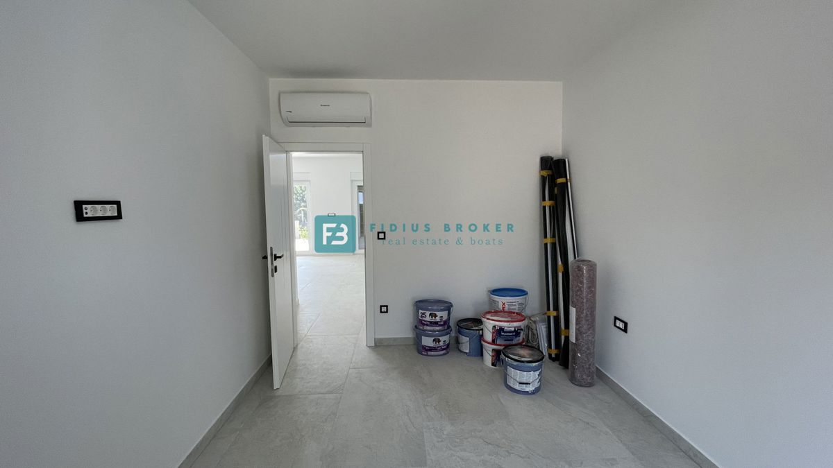 TRIBUNJ, nova, dvojček, panoramski pogled na morje, bazen