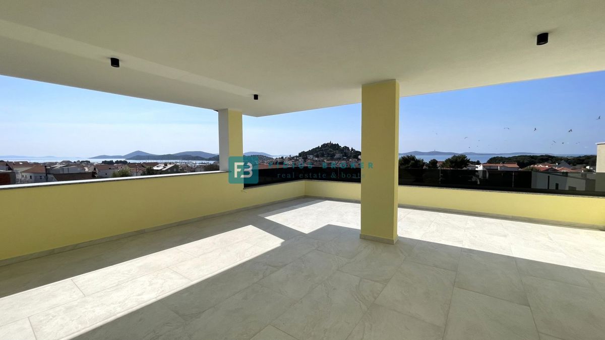 TRIBUNJ, nova, dvojček, panoramski pogled na morje, bazen