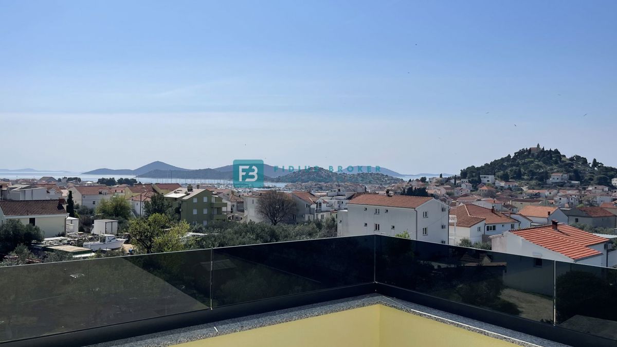 TRIBUNJ, nova, dvojček, panoramski pogled na morje, bazen