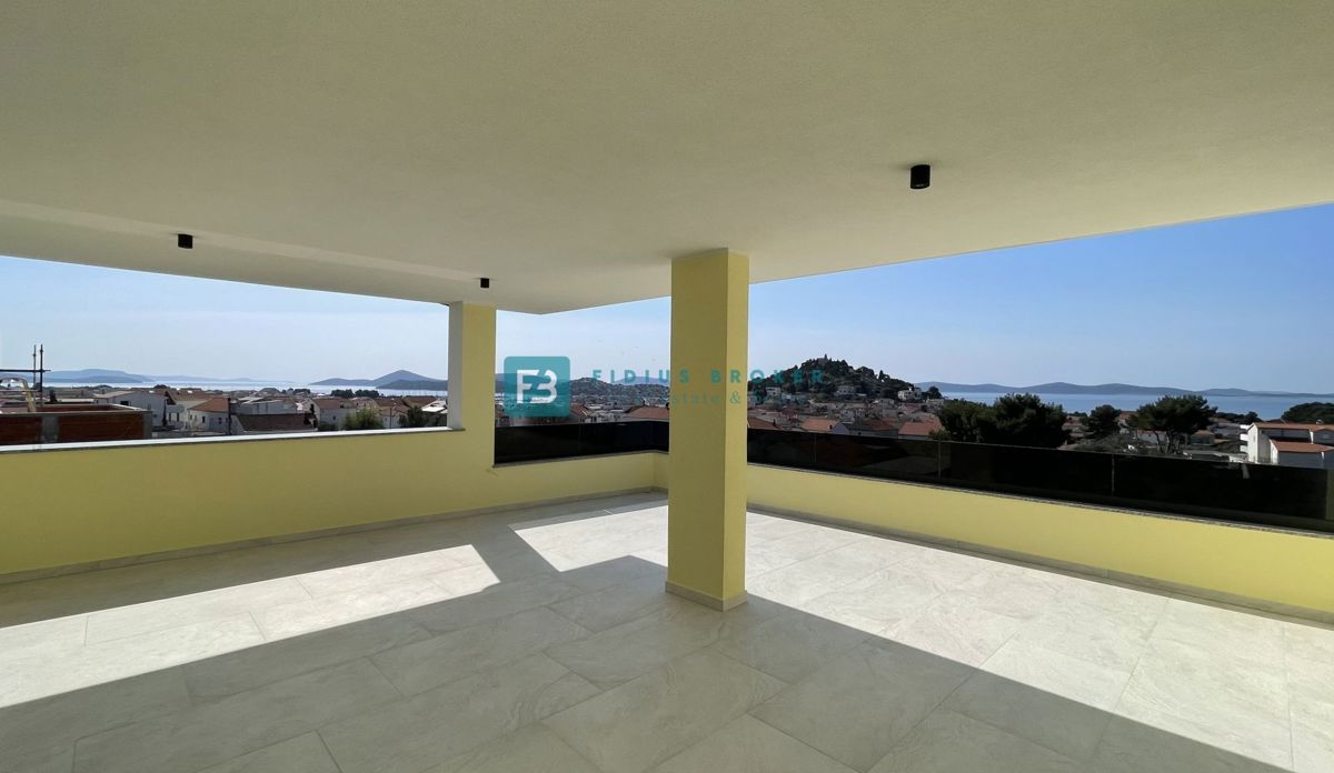 TRIBUNJ, nova, dvojček, panoramski pogled na morje, bazen