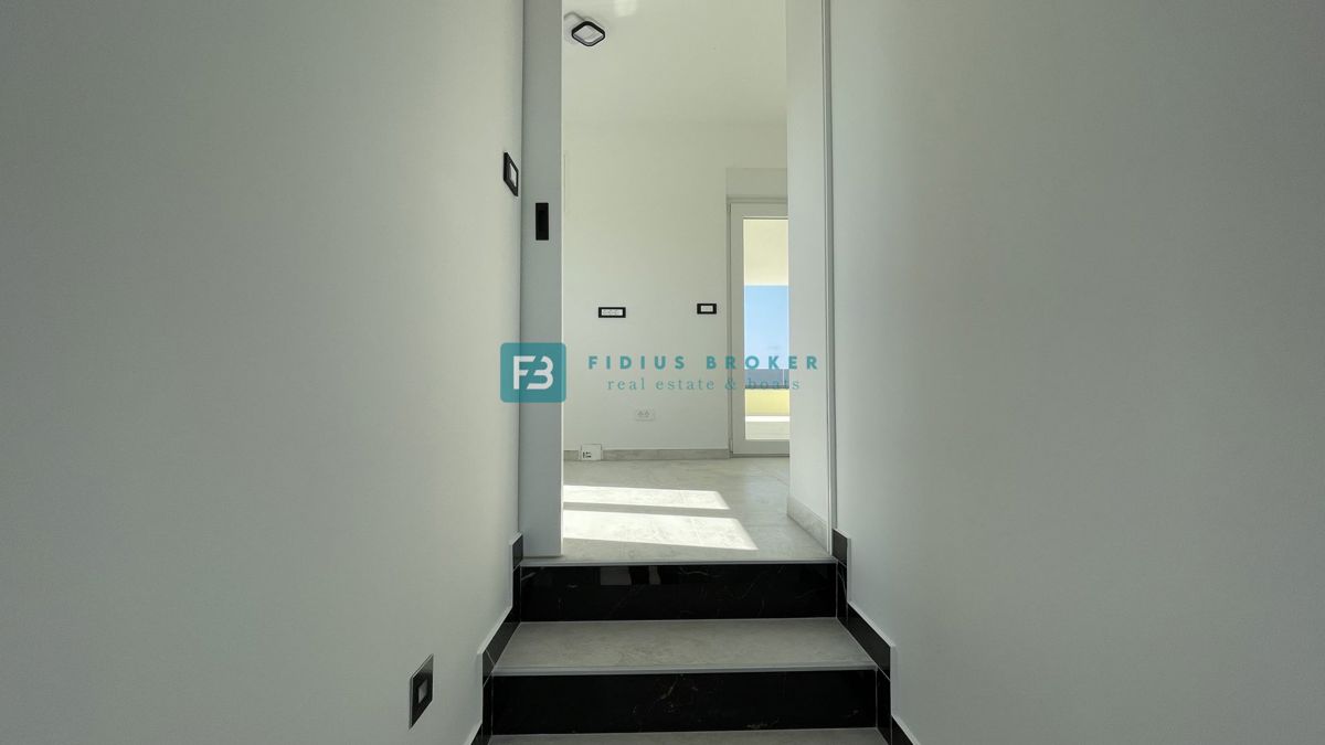 TRIBUNJ, nova, dvojček, panoramski pogled na morje, bazen