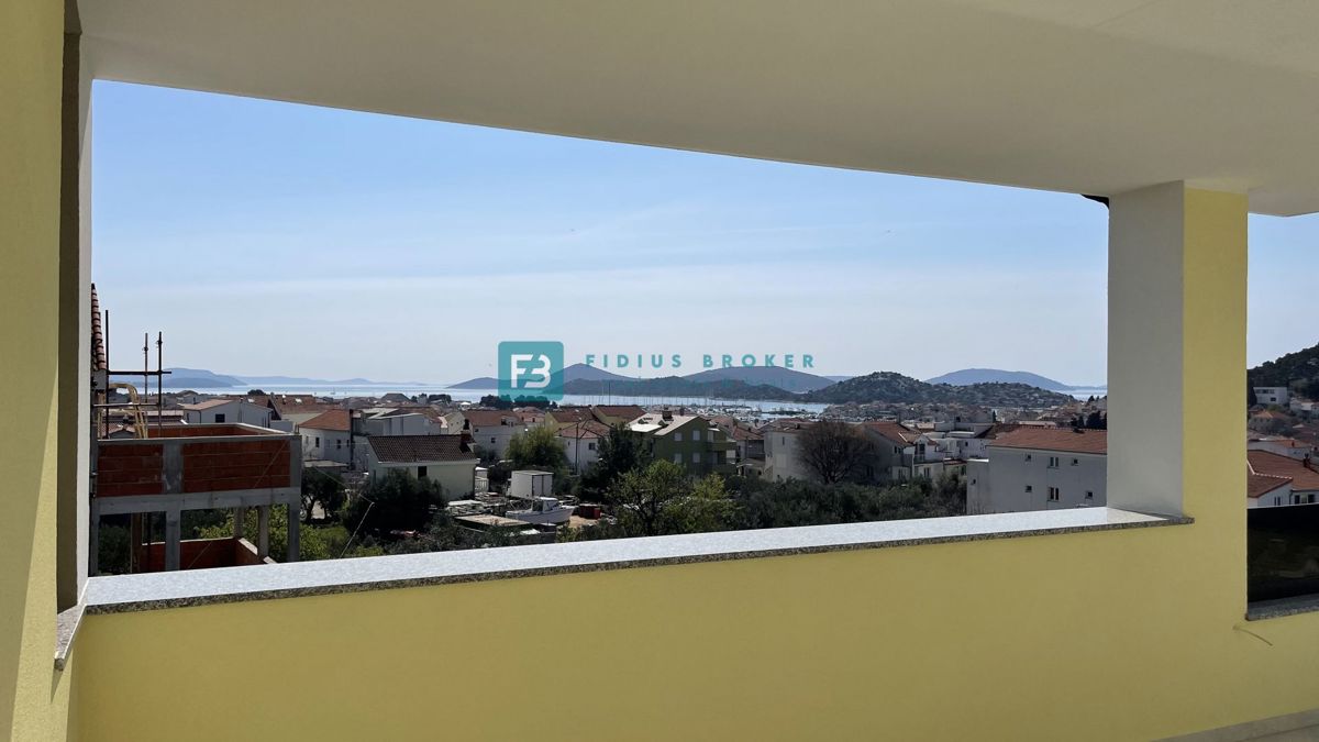 TRIBUNJ, nova, dvojček, panoramski pogled na morje, bazen