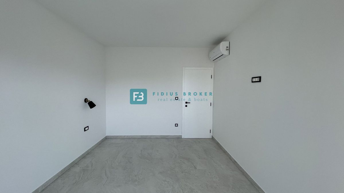 TRIBUNJ, nova, dvojček, panoramski pogled na morje, bazen