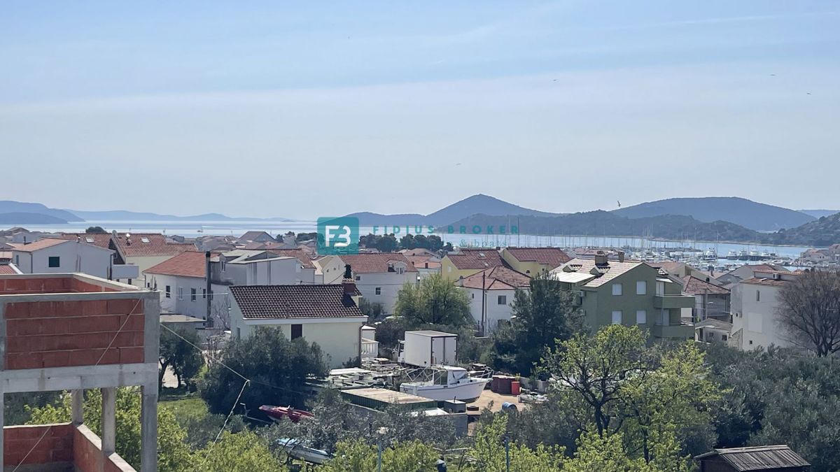 TRIBUNJ, nova, dvojček, panoramski pogled na morje, bazen