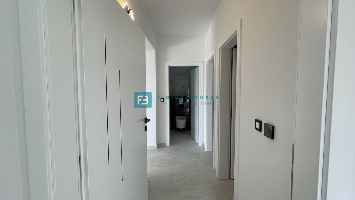 TRIBUNJ, nova, dvojček, panoramski pogled na morje, bazen