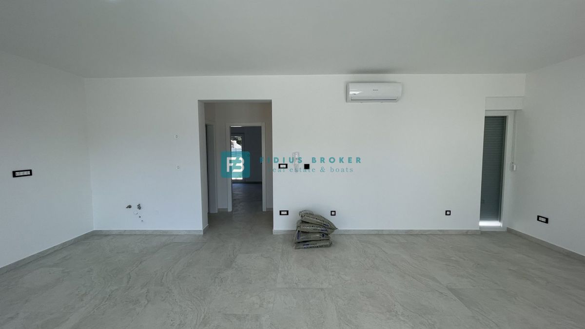 TRIBUNJ, nova, dvojček, panoramski pogled na morje, bazen