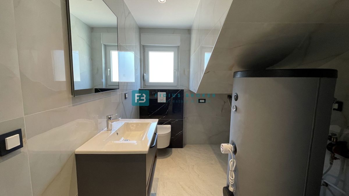 TRIBUNJ, nova, dvojček, panoramski pogled na morje, bazen